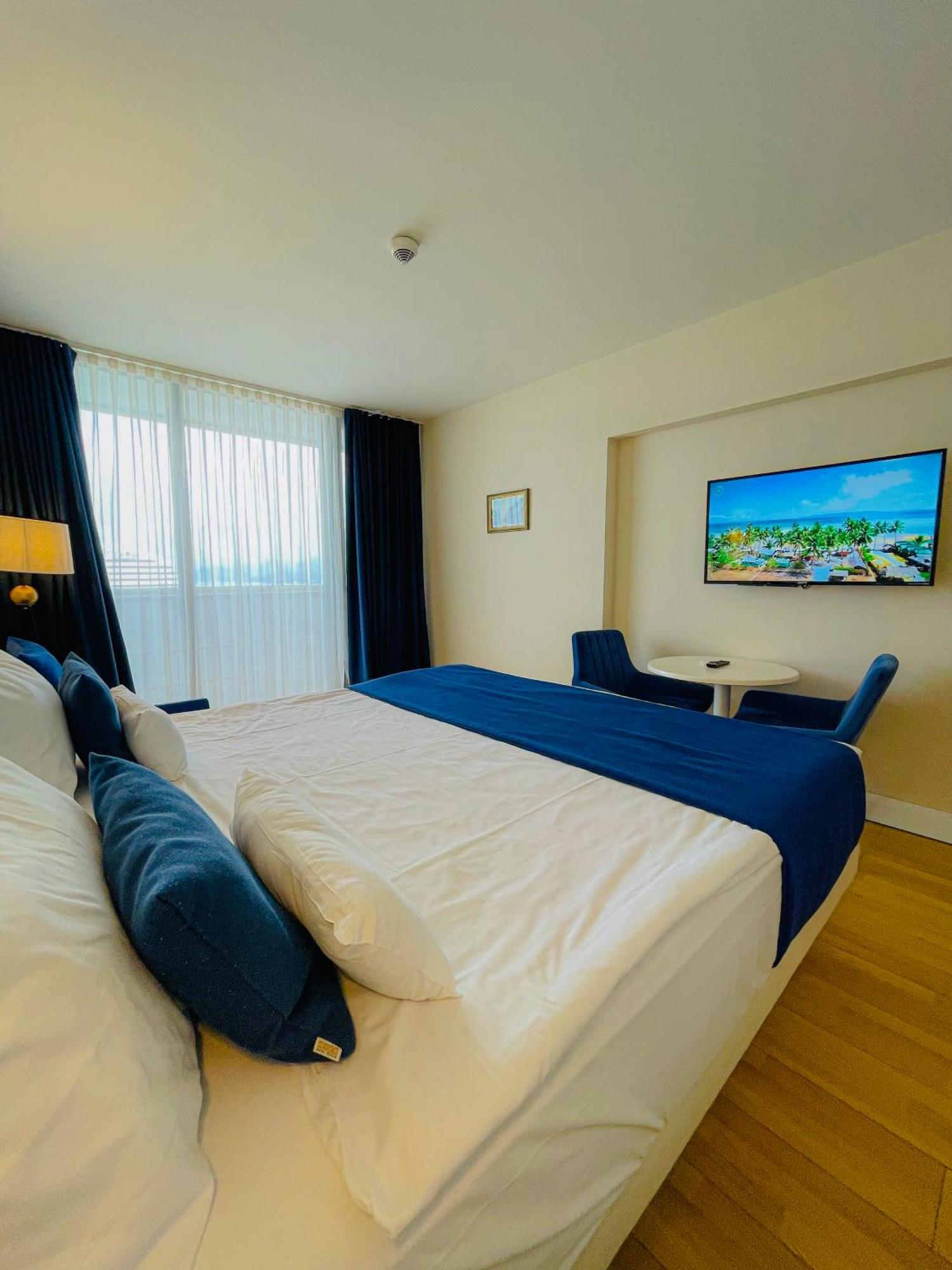 Luxury Batumi Hotel Exterior photo
